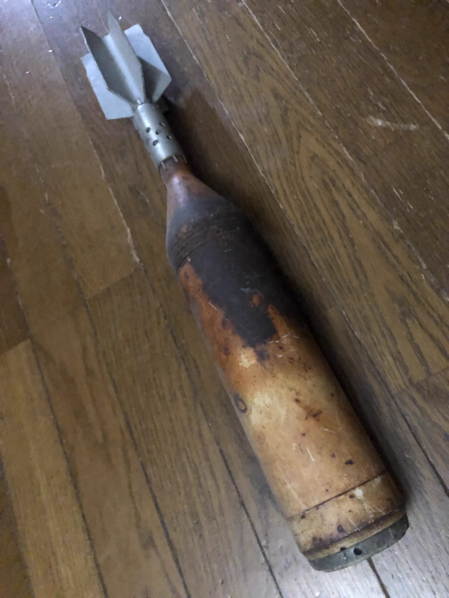 台風の影響で天井から落ちてきた・不発弾！！なぜに！！