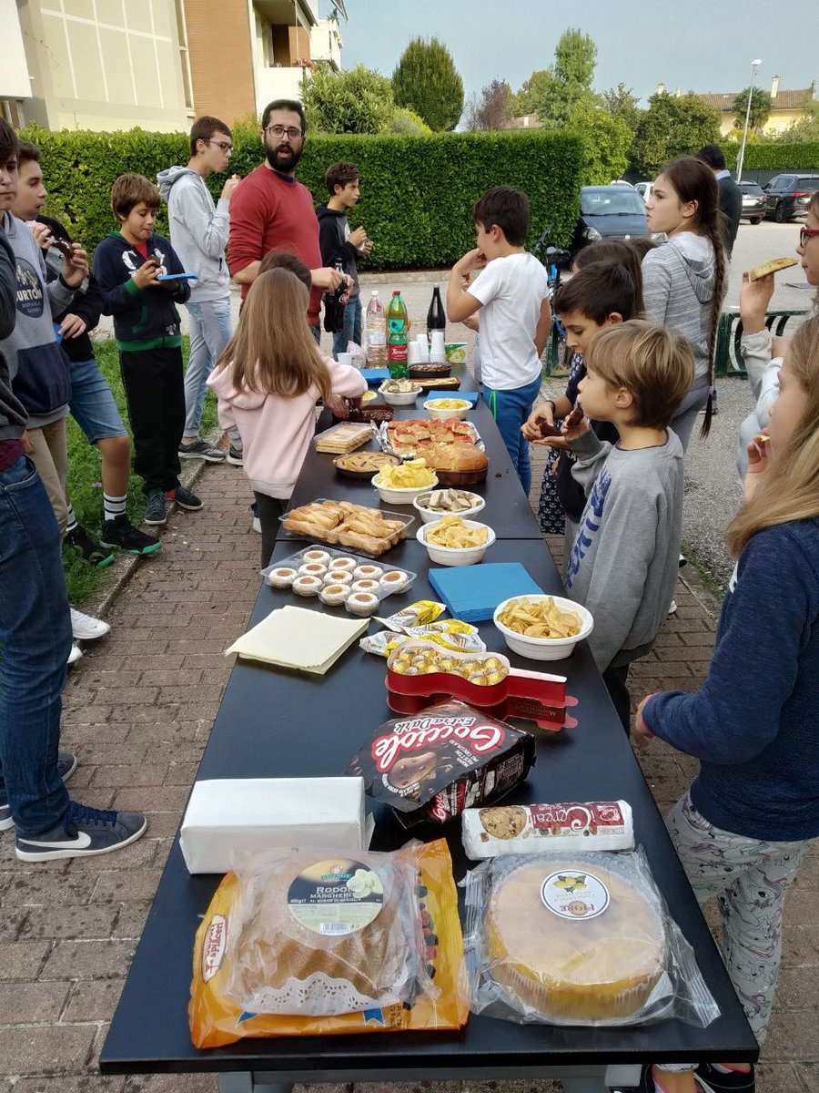 coderdojopd's tweet image. E anche oggi una super merenda all’aria aperta per ricaricare le energie!!! #dojopics #becool