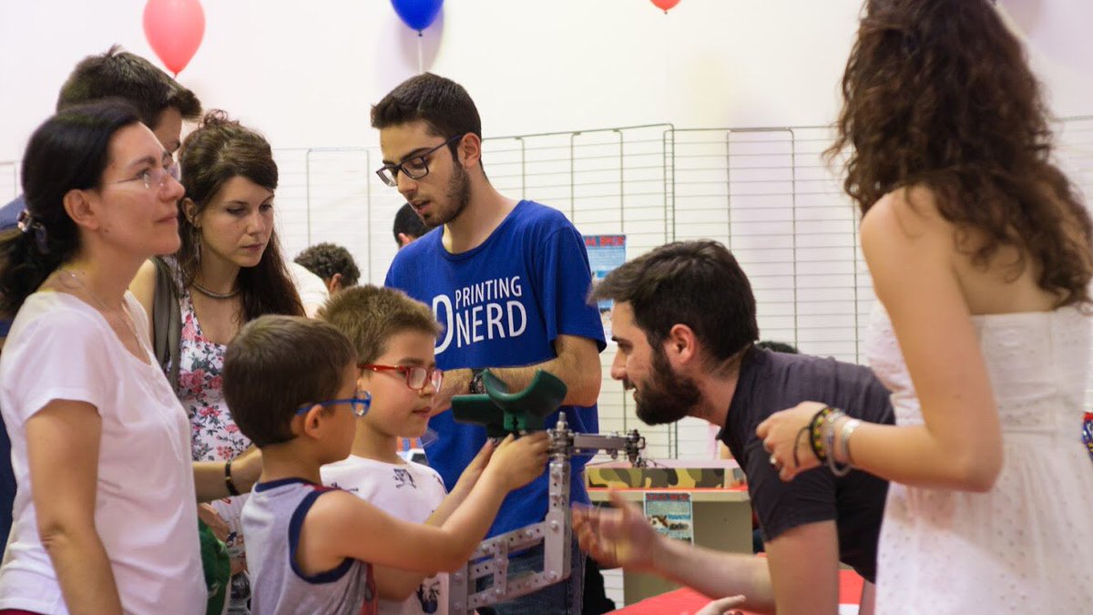 HackPoliTo's tweet image. 27-28 maggio 2017

Ancora un tuffo nei ricordi 🤩
Eccoci alla prima delle numerose partecipazioni alla Torino Mini Maker Faire ⚙
I prototipi avevano riscosso notevole interesse ‼️

#PoliTo #politecnicoditorino #teamhackability #hackability  #dimeas #turin #design #design4all