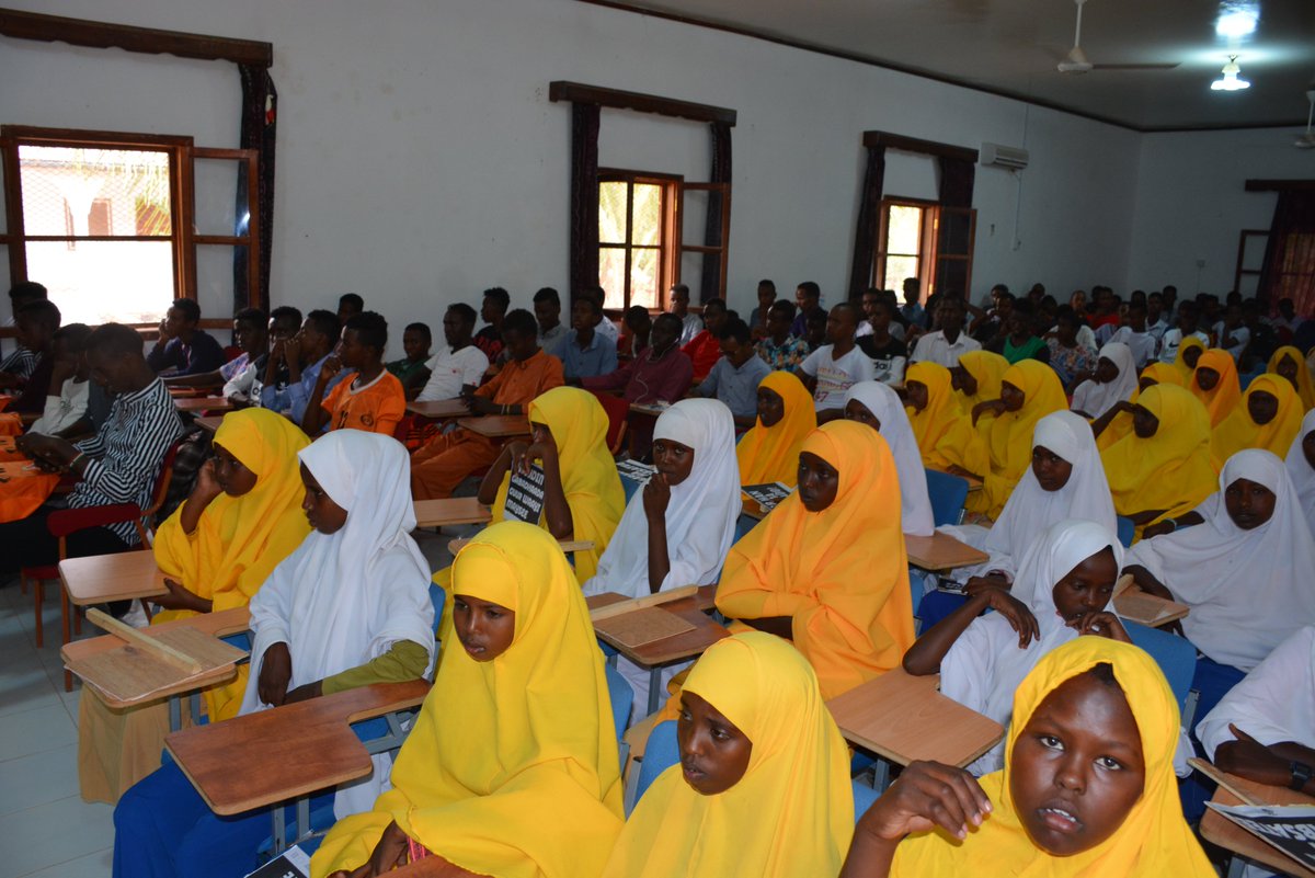 Teen girls in Gaalkacyo