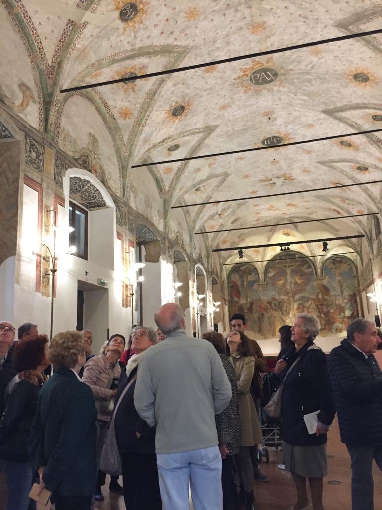 faimilano's tweet image. Continuano le #giornateFAI d’autunno. Nelle immagini troviamo la società Umanitaria, con i suoi chiostri e l’antico refettorio del convento con la Crocifissione di Bernardino Ferrari. E voi cosa avete visitato oggi?
