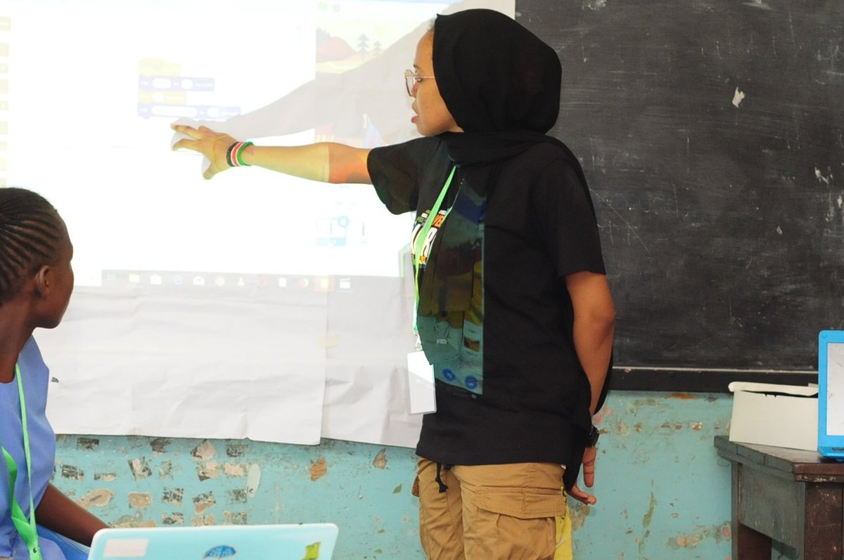 pwaniteknowgalz's tweet image. @AfricaCodeWeek 2019 trainer @LatifaNoor5 having her second day school visit @centralgirls. 75 students were taken trough @Sratch a programming language. #GrowWithCode
Happy Coding Week @pwaniteknowgalz @AcwKenya