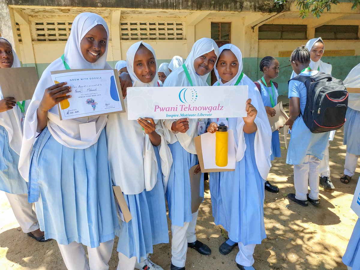 pwaniteknowgalz's tweet image. @AfricaCodeWeek 2019 trainer @LatifaNoor5 having her second day school visit @centralgirls. 75 students were taken trough @Sratch a programming language. #GrowWithCode
Happy Coding Week @pwaniteknowgalz @AcwKenya