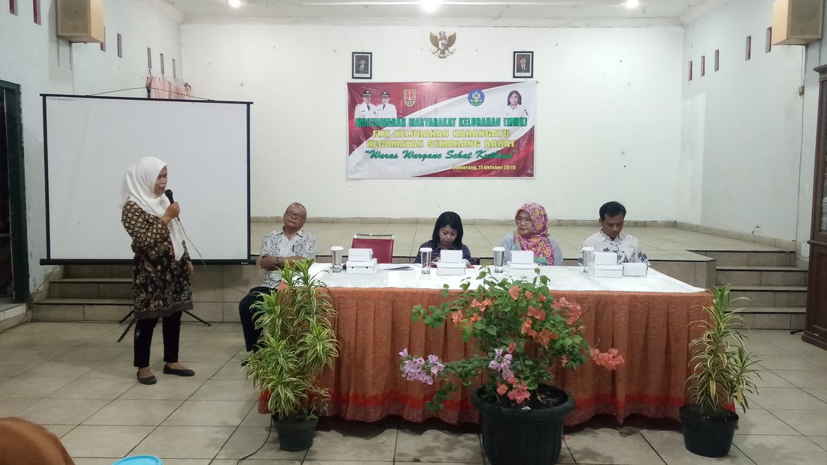 kelkarangayu's tweet photo. Jum'at (11/10) Musyawarah Masyarakat Kelurahan (MMK) oleh FKK Kelurahan Karangayu " Waras Wargane Sehat Kuthone" dihadiri oleh Kepala Puskesmas Karangayu Bp Wahyoto dan Kasi Kesos @Kec_SMGBarat Ibu Suti.
Cc: @hendrarprihadi @mbakITASMG @tartikaho https://t.co/rzFSct4nxX