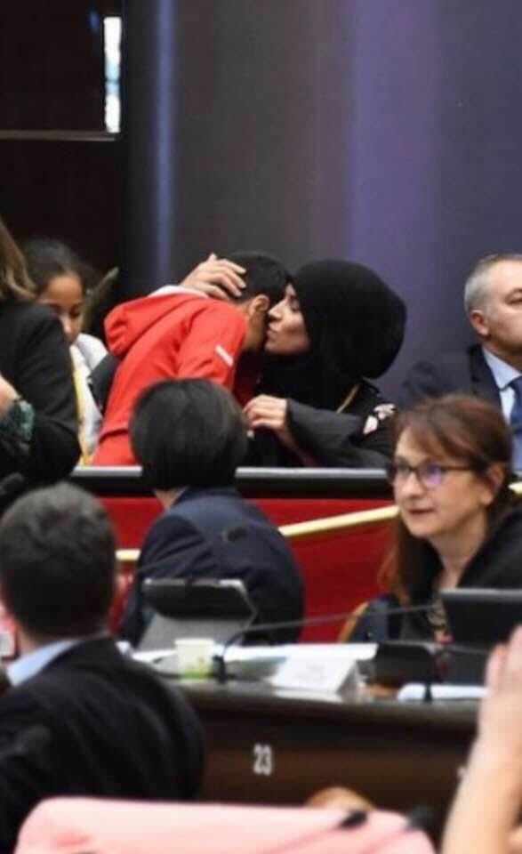 egregoire's tweet image. Madame, un médiocre petit élu a cru bon de vous humilier devant votre fils. Je vous serre dans mes bras avec chaleur et amitié. Et je veux vous dire que vous êtes chez vous et qu’en assistant aux débats d’une assemblée délibérante vous êtes plus citoyenne qu’il ne le sera jamais