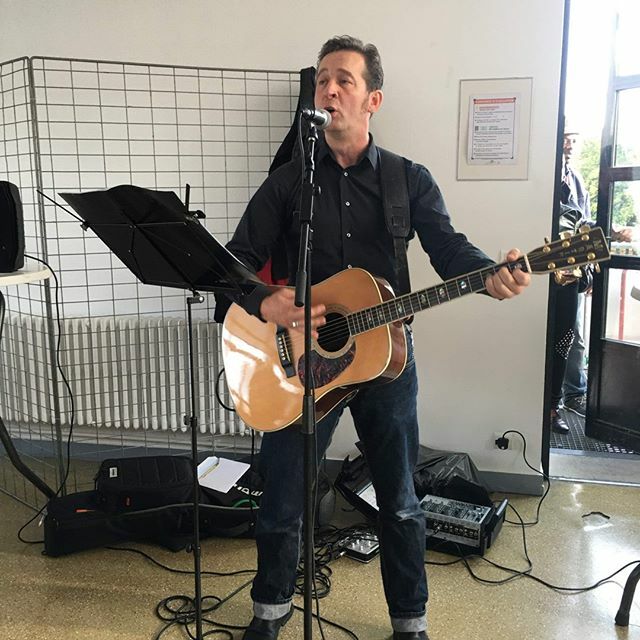 Rencontre littéraire avec avec Fred Alpi autour de l’ouvrage « cinq ans de metro » (Editions Libertalia, 2018) en partenariat avec la Librairie Envie de Lire
#taperlamanche

#independent #music #france #ivry #goindependent #free #rockfrance #electrofranc… ift.tt/2q3Bkxb