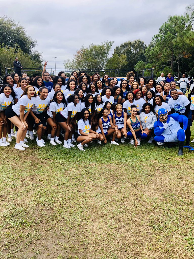 XULA1925's tweet photo. #HBCUnity at its finest! Dillard and Xavier Cheer teams take a group photo before the walk earlier this morning. #UNCFWalk #UNCF https://t.co/WuSNB9vNtI