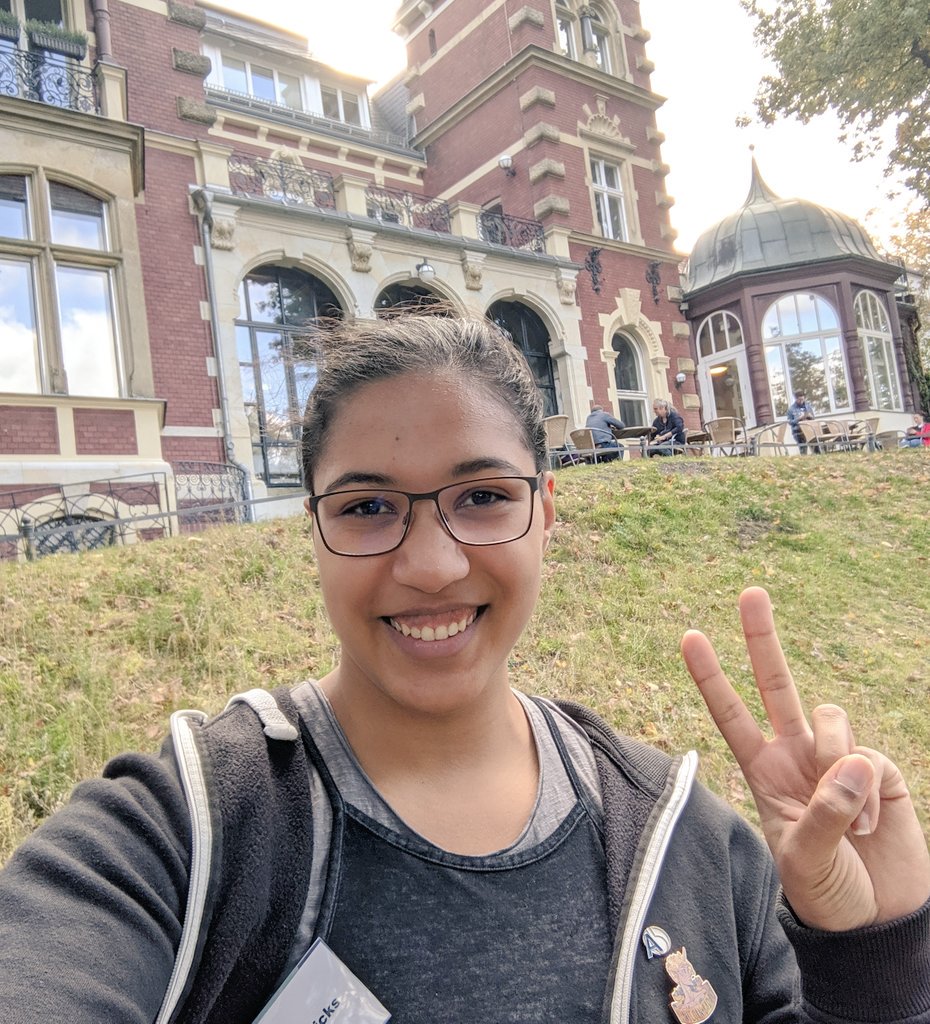 onewingedwitch's tweet photo. Heute bin ich beim #24hcomic Tag in Wannsee beim @LCB_Berlin es ist soooo cool hier) und freu mich mega auf die Erfahrung, ich versuch schon seid Jahren bei einem mit zu machen! I keep you updated!🥰🤩✨🧡🍂
#24stundencomic #comic #comicamwannsee https://t.co/7QPlga6R2k