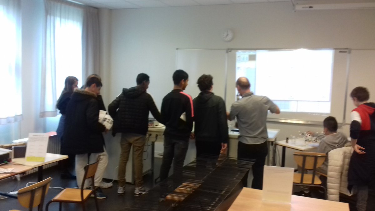 schuman_perret's tweet photo. Bienvenue aux élèves du collège #varlin du #Havre pour la #Fetedelascience au lycée #Schuman_perret. https://t.co/5TChYjbS3D