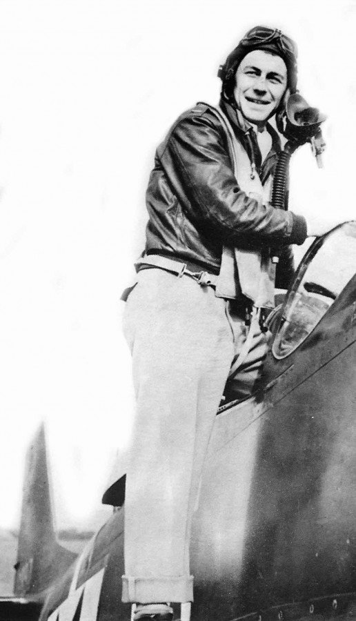 WW2Today's tweet image. #OTD in #WW2 

12th October 1944

First Lieutenant Charles E. (“Chuck”) Yeager, U.S. Army Air Corps, standing on the wing of his North American Aviation P-51D-5-NA Mustang, 44-13897, Glamorous Glenn II, at Air Station 373.

ww2today.com

#USA