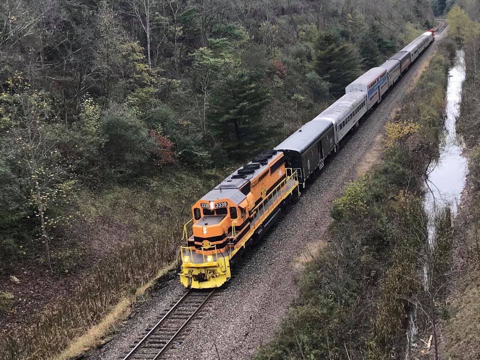 DennisonDepot's tweet photo. Train rides today and tomorrow. Come join us! https://t.co/2eceDO12EL. #Falliday. #ohiofindithere #fall #Falltrain. #train https://t.co/hbyb1dgKQt