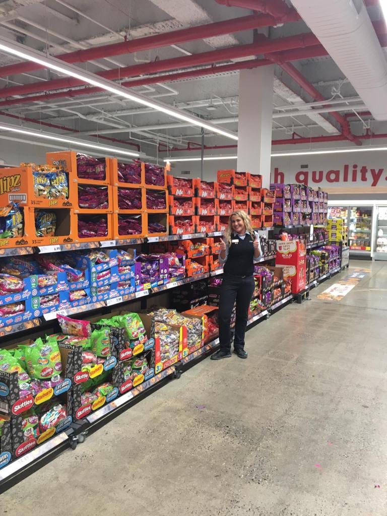 heunadel's tweet photo. Store Tour on Staten Island #NY. #DollarGeneral, #DollarTree, #Traderjoes , #ALDI  #Walmart and of course #Lidl. Simplicity sometimes starts at your Entrance door (signage overload😜)
Great instore experience and #freshness at #lidlstatenisland . Well done Stefanie!! https://t.co/9OK9LQ4mN5