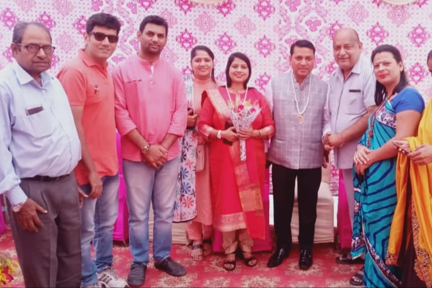 realkapur's tweet image. पूर्वी दिल्ली #EDMC की महापौर श्रीमती @AKamalkant जी को जन्मदिन की हार्दिक शुभकामनाऐ। 🌹

22E अनारकली मंडल अध्यक्ष श्री #RakeshGupta जी के नेतृत्व में युवा मोर्चा की पूरी टीम ने श्रीमती अंजुम कमल कांत जी को जन्मदिन की बधाई दी।

#HBDAnjuKamalkant ji 💐🎂💐

@EastDelhiBjp