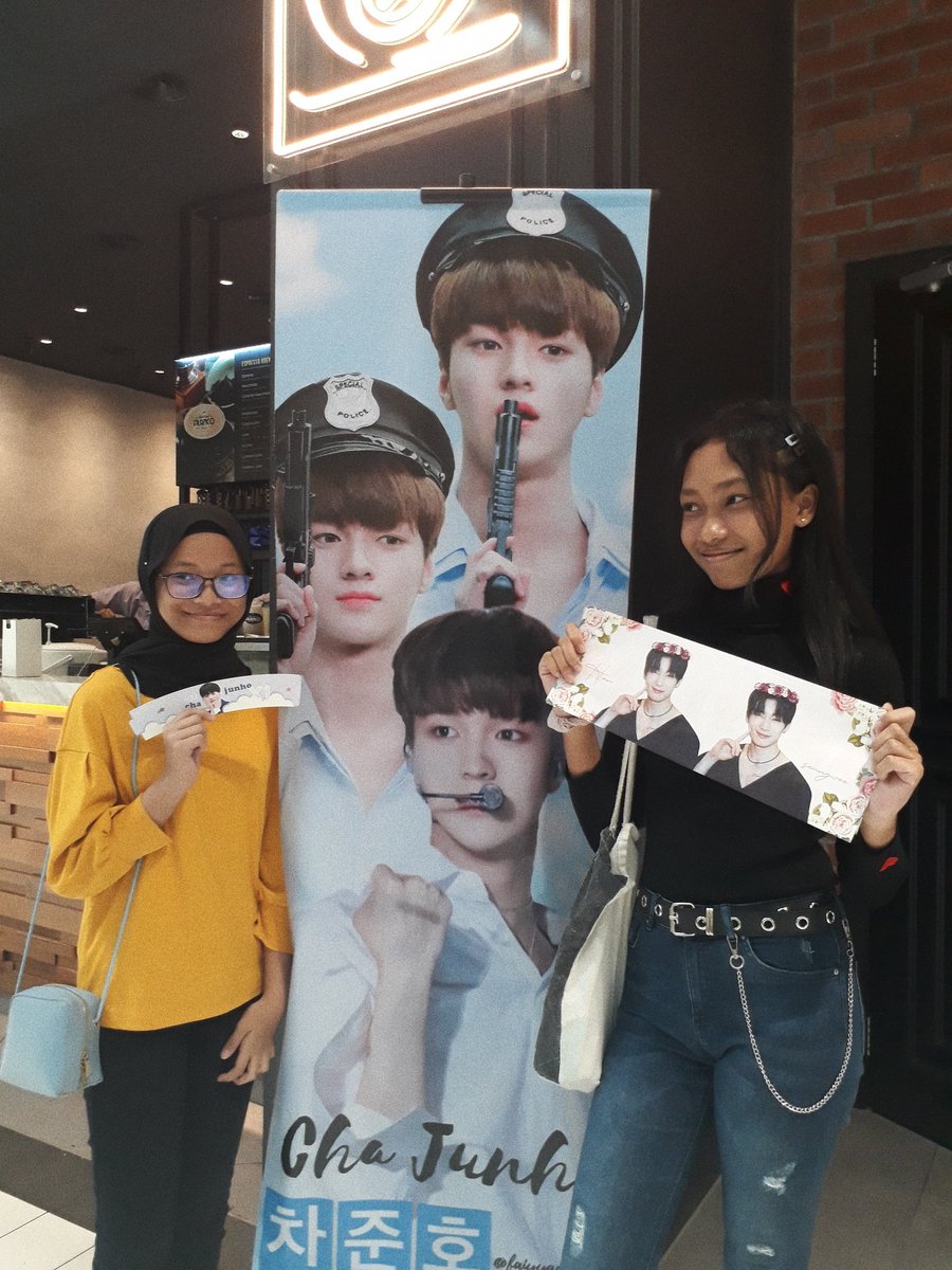 dearmafraise's tweet photo. had fun today at #CHACHADEBUTDAY 🧚♀️🧚♀️ https://t.co/w1j7nsHWex