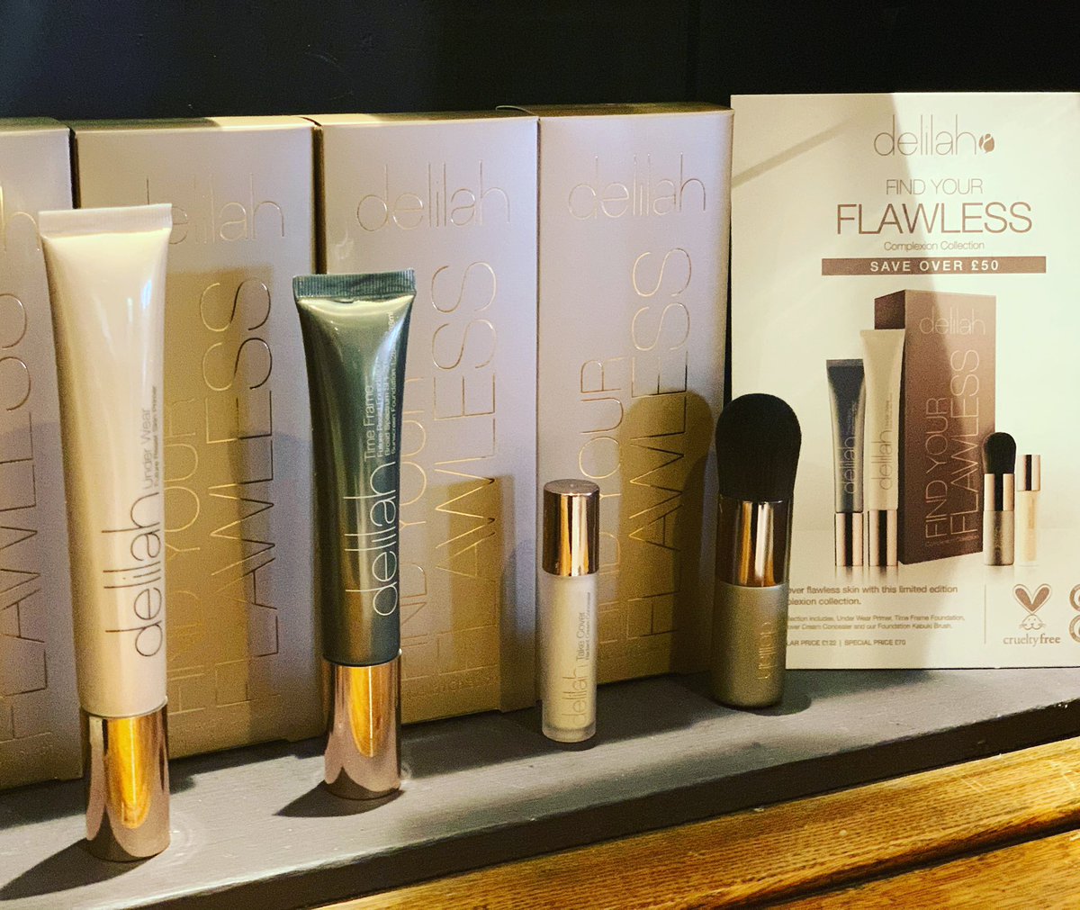 • Feeling Flawless 
These Delilah sets include everything you need to get a flawless natural glow. They are completely cruelty free 🐰 you can ensure your skin looks amazing without worrying about any nasties.
The sets include a primer, foundation, concealer and a brush - £70💫