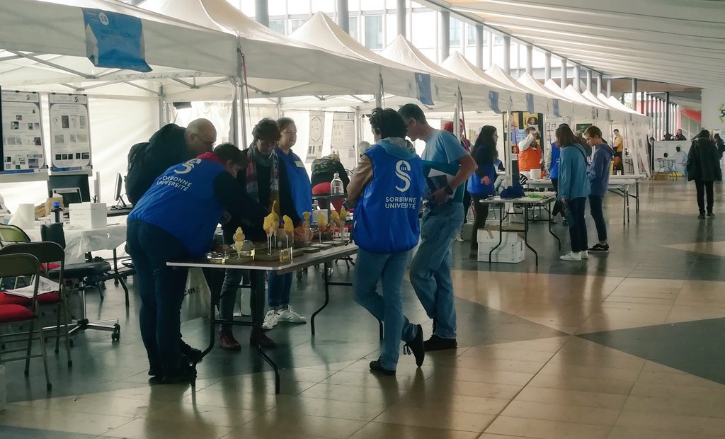 Sorbonne_Univ_'s tweet photo. La Fête de la Science a ouvert ses portes depuis 10h ce matin 😍 !
RDV sur le campus Pierre et Marie Curie jusqu'à 18h pour participer aux activités proposées #FDS2019 https://t.co/SImHZ1Etua