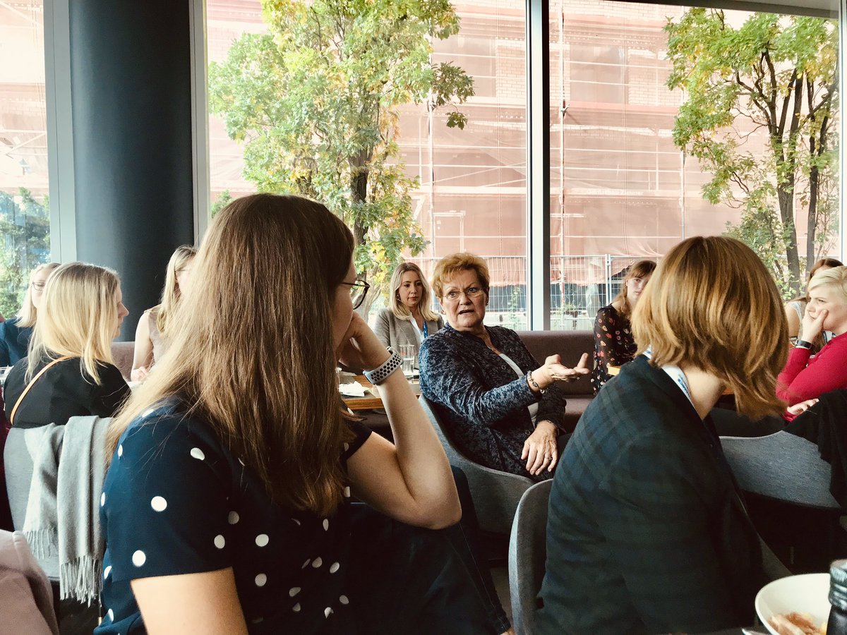 #MehrMädels beim #Ladieslunch der <a href="/Junge_Union/">Junge Union Deutschlands</a> mit Monika Bachmann - Ministerin der <a href="/cdu_saar/">CDU Saar</a> und <a href="/wiebkewinter/">Wiebke Winter</a>!