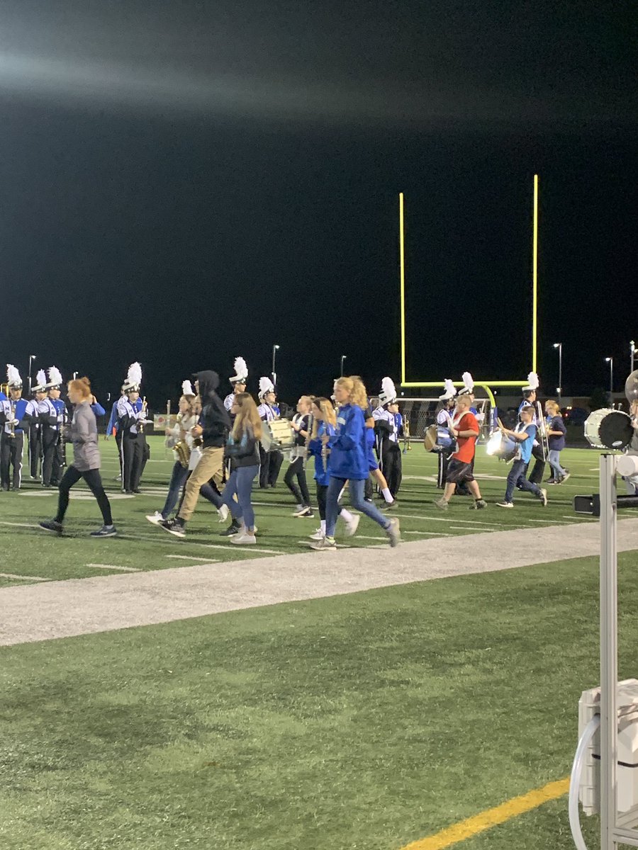 MidviewMiddle's tweet photo. Always love a Middie win on homecoming and love seeing the 8th grade band take the field. Great job by the band, team, and coaches. #WeAreMidview https://t.co/dkqAEKYBUi