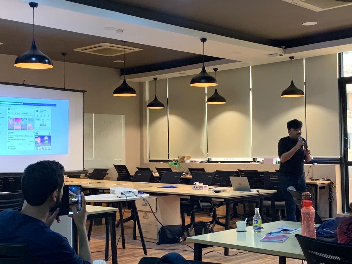 nocodeguy's tweet photo. Delhi Design meetup happening at @loconavhq
1) @rrishabhsonker speaking on @figmadesign
2) @AbhinavAgr on Design for Emotions. https://t.co/UGqudlfX4B