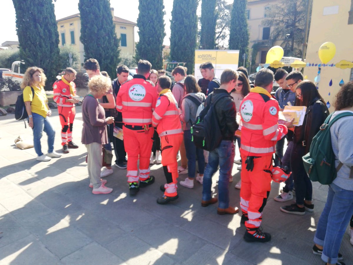 ✅👉#iononrischio #protezionecivile #prevenzione #informazione
Grazie alla campagna "Io non rischio", anche a Porcari è presente un vivace punto informativo sulle buone pratiche e i corretti comportamenti da tenere in caso di calamità naturali.
👉📌 iononrischio.protezionecivile.it