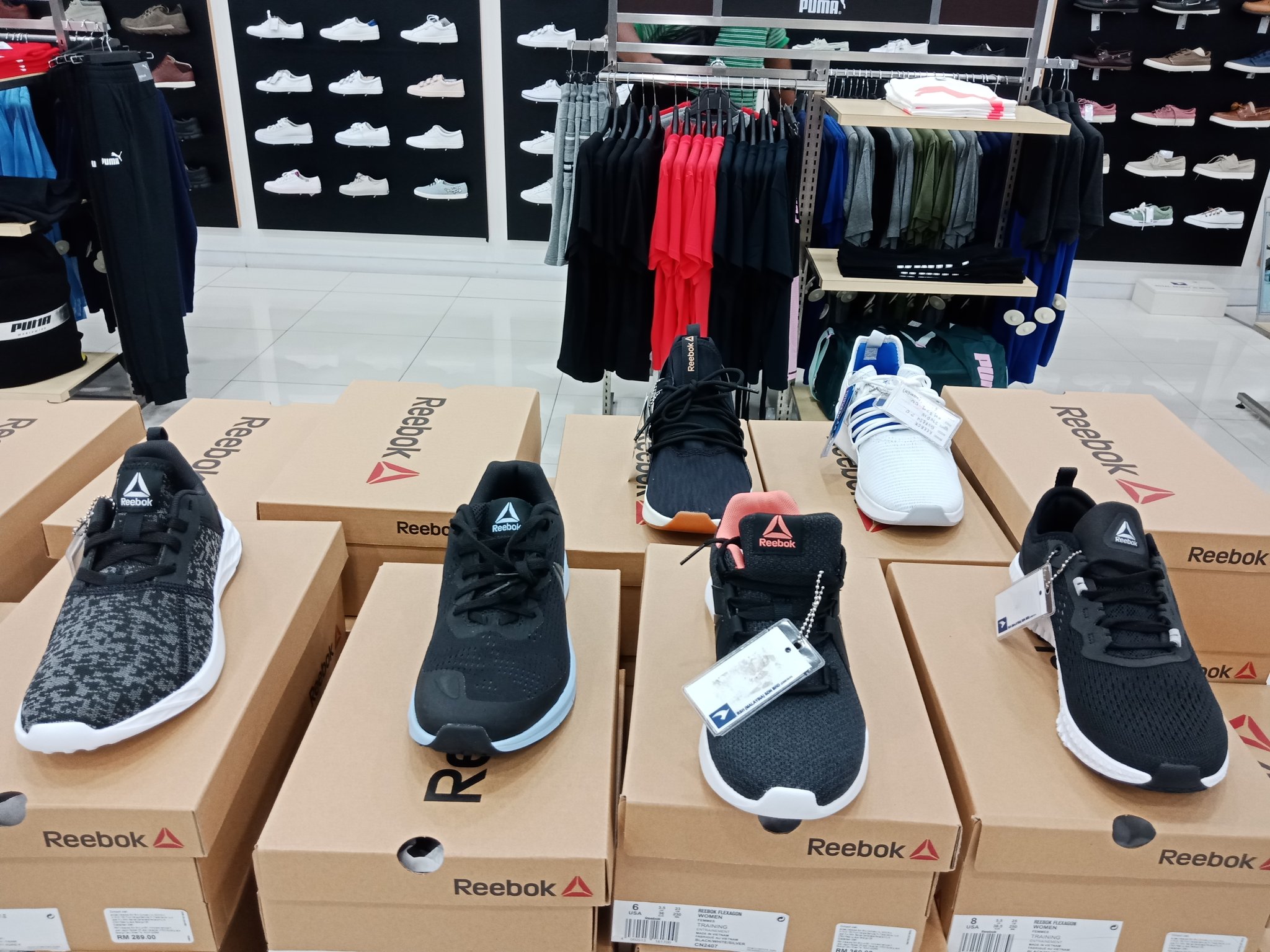 Adidas outlet sheikh zayed road hotsell