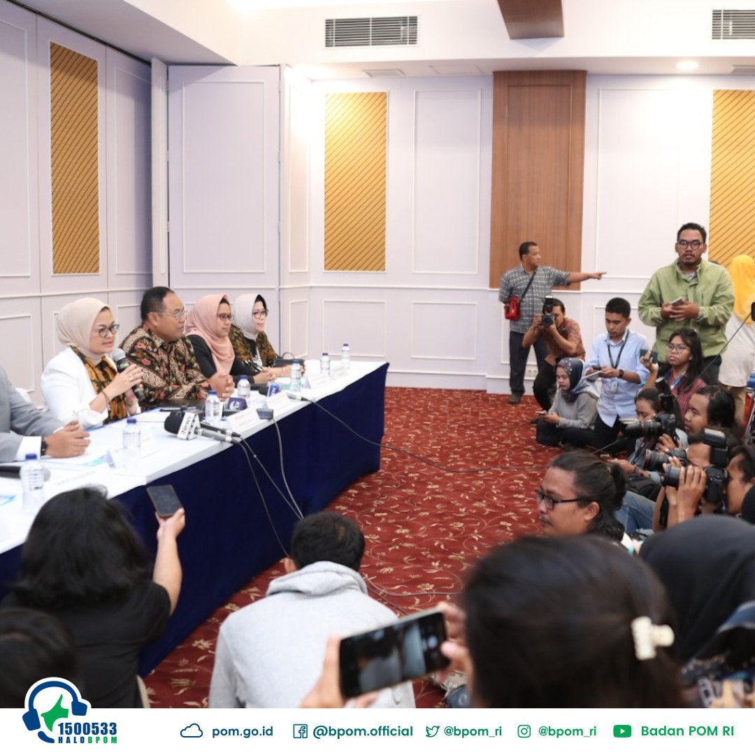 BPOM_RI's tweet photo. #SahabatBPOM, sehubungan dengan banyaknya pemberitaan terkait penarikan produk obat Ranitidin yang terkontaminasi NDMA, Badan POM menggelar Konferensi Pers (konpers) bersama dengan @PP_IAI  serta Ikatan @PBIDI https://t.co/N9qJvy4ohN