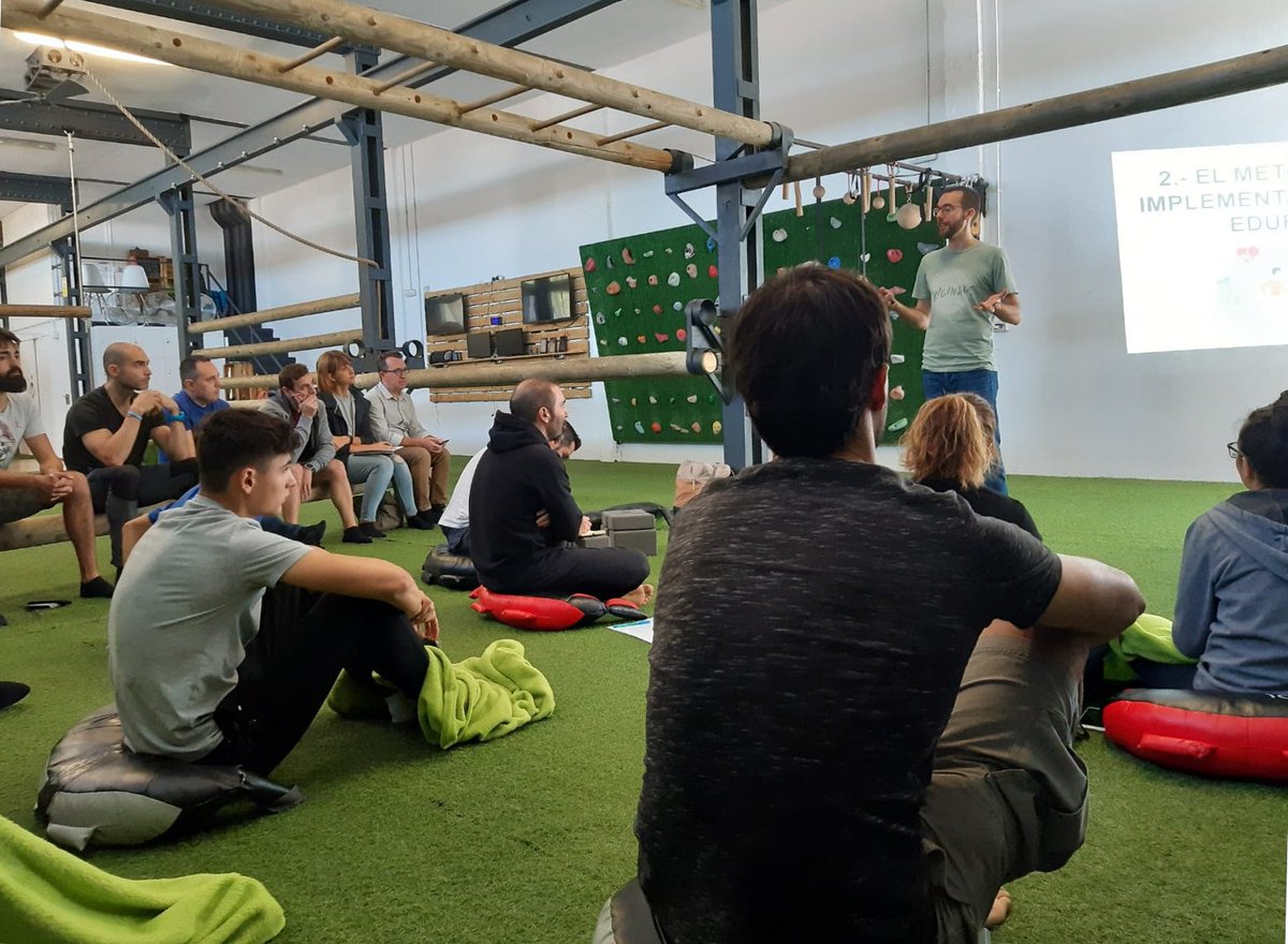 davidcarullabp's tweet photo. ¡El pasado sábado impartí el taller “Cómo organizar tu día a día con la #Neuroproductividad” para mis amig@s de @Paleolleida! ¡MIL GRACIAS a tod@s por venir!  #productividad #efectividad #altorendimiento #neurociencia #gestiondeltiempo #hábitos #neuroproductivitat #paleotraining https://t.co/DnlYSV7axS