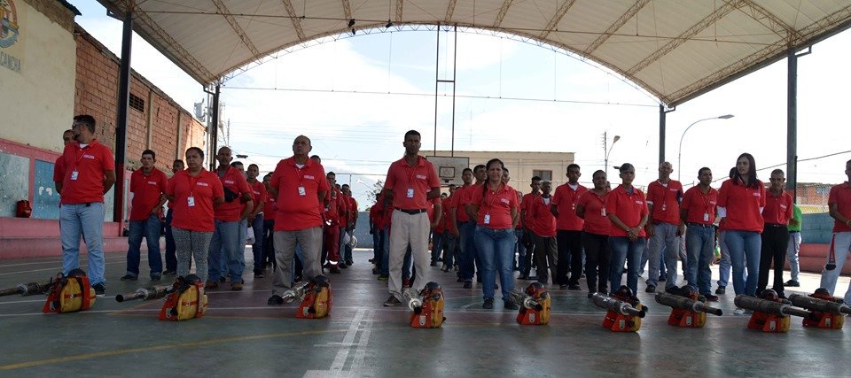DelRealidades's tweet photo. Hoy queremos felicitar a la comunidad 12 de octubre por el 36 aniversario de su fundacion. Nuestro Reconocimiento a la labor, compromiso y desempeño de su gente en la construccion del socialismo bolivariano @NicolasMaduro @RMarcoTorres @Zamora_PSUV_ #JuntosTodoEsPosible https://t.co/plIyfxfmkv