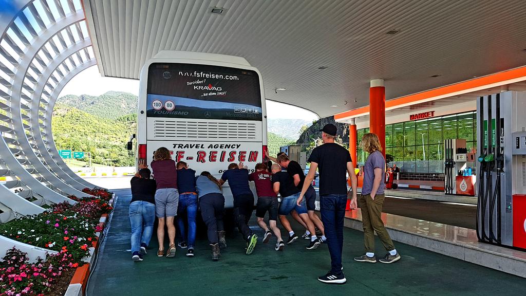 Geohouse_Turku's tweet photo. @aboakademi and @UniTurku student power in use while traveling through Kosovo. #geohouse #geohuset #geotalo https://t.co/BOS8pWo2Yk