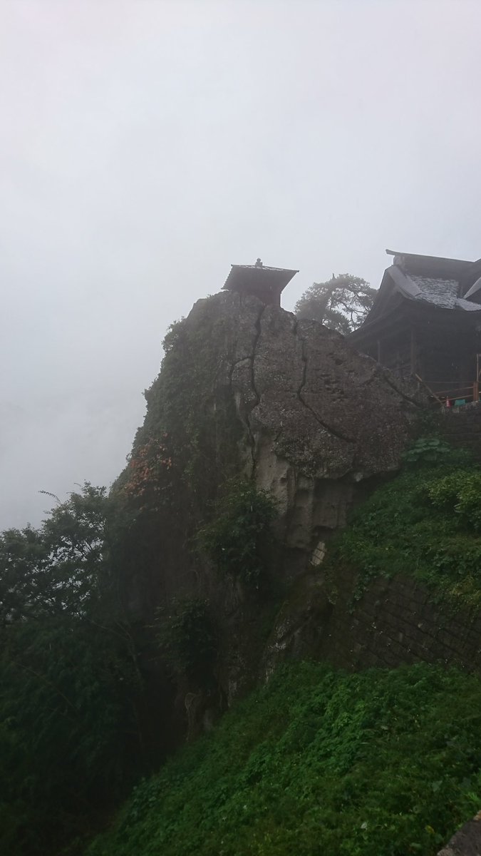 ট ইট র 山のパティシエ Hisa 本日は蔵王温泉からの 山寺 立石寺の台風が過ぎるまで観光待機 立石寺に猫ちゃんいました 秋田県入りました 明日は 天気の様子をみて良ければ鳥海山アタック