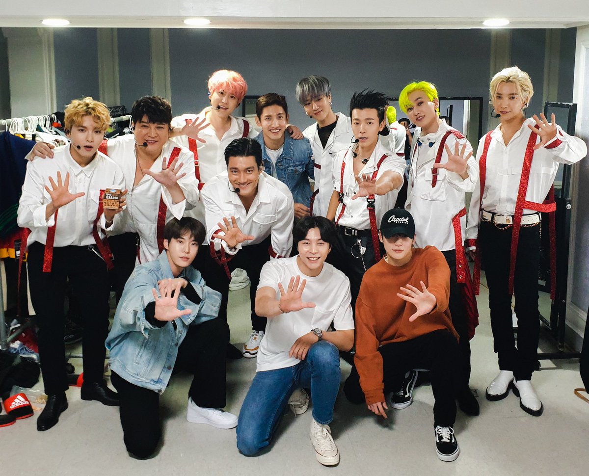 SMTOWNGLOBAL's tweet photo. [📸 #SUPERJUNIOR &amp; #MAX &amp; #NCT DOYOUNG, JOHNNY, JAEHYUN!]

#슈퍼주니어 콘서트 현장!
#SMTOWN 깜짝 응원은 #TVXQ! #최강창민 
#NCT #DOYOUNG #JOHNNY #JAEHYUN 이 함께 했습니다! 😍

#SMTOWN  #SJ_Time_Slip #SUPER_Clap #SJ_SUPER_Clap https://t.co/x3AG68F2wy