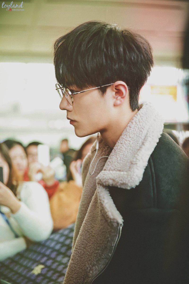 KNTPU1005's tweet photo. มึงแม่จีนโพสรูปนี้แล้วมีคอมเม้น "ฉันต้องการแต่งงานกับเค้า แต่ฉันไม่สามารถเอาชนะรถมอเตอร์ไซค์ได้" 5555555 อิเหี้ย ขรรมมมม https://t.co/9juaMTj23u