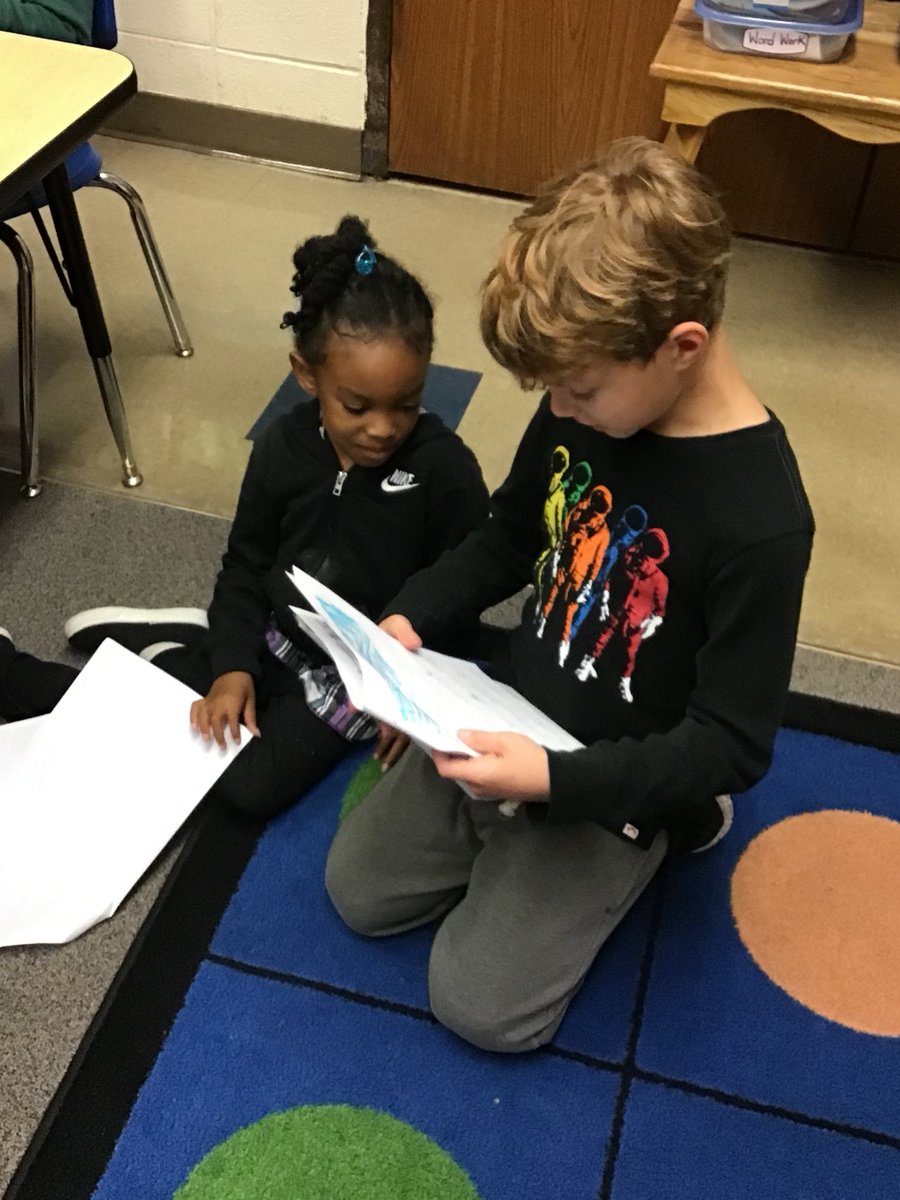 MoodyGrKG's tweet photo. We had our first Writing Celebration of the year with Mrs. Kontos's first grade class! #irving97 #d97 #oakpark97 #writingcelebration #writingunitsofstudy https://t.co/xvNSaGRdIs