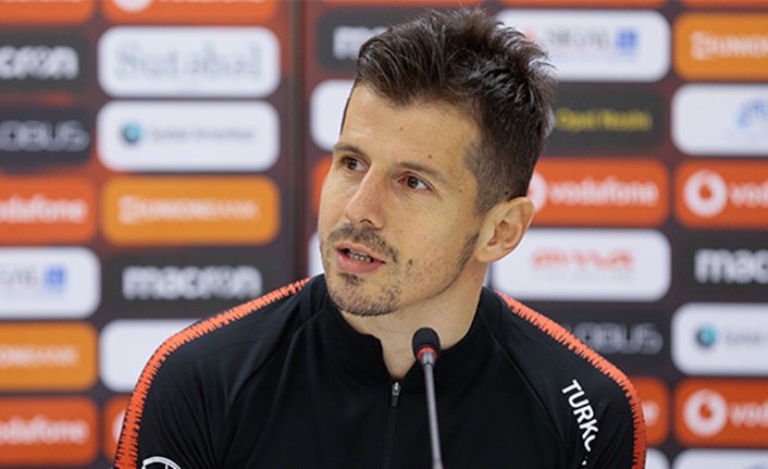 Sol kaburgasında kırık tespit edilen Emre Belözoğlu, Fransa maçında forma giyemeyecek