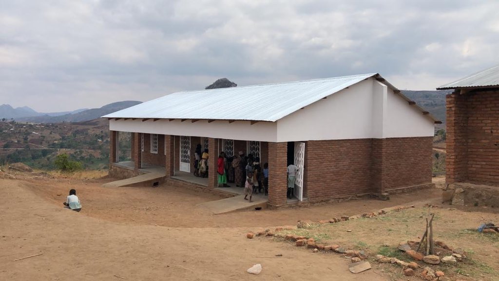 inspire_malawi's tweet photo. First photos of Theke School starting to look fabulous! Massive thanks to our trustee, Helen, leading a wonderful team of #volunteers from UK. 

#Malawi #education #charity @RHA_Leeds @MalawiinUK @UNGEI @NatGeoEducation @AnnaMacRHA https://t.co/XxdWnz7C8x
