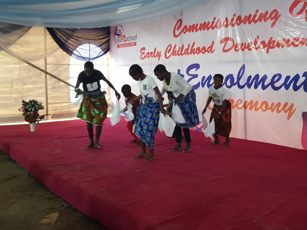 Slum2School's tweet image. Slum2School beneficiaries from Tarkwa Bay community performing a cultural dance at the commissioning of the 'Early Childhood and Development Centres' where we are also enrolling 1,487 kids into school for the first time 🎉

#LetsDoMore 
#Slum2School 
#S2SEnrollmentCeremony