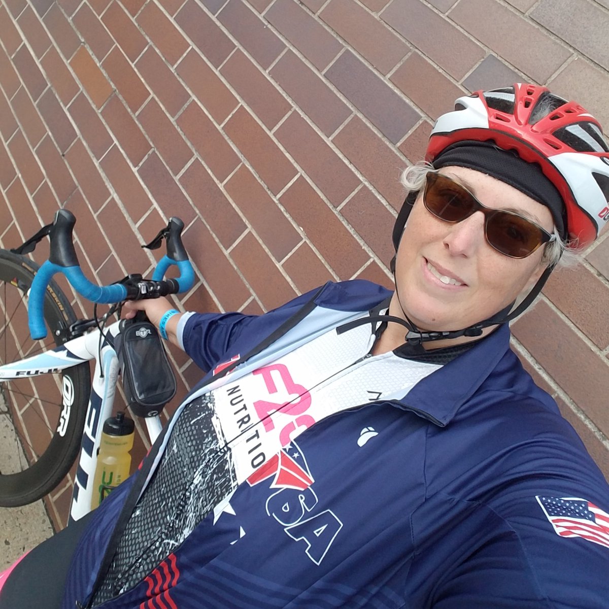 lawyrchiky's tweet photo. Pre-ride selfie! #f2cnutrition #whatfuelsyou #RollTheO #ORRFactoryRacing #OrrCarbonWheels #bikesandbeers https://t.co/hCmc0pkQ8I