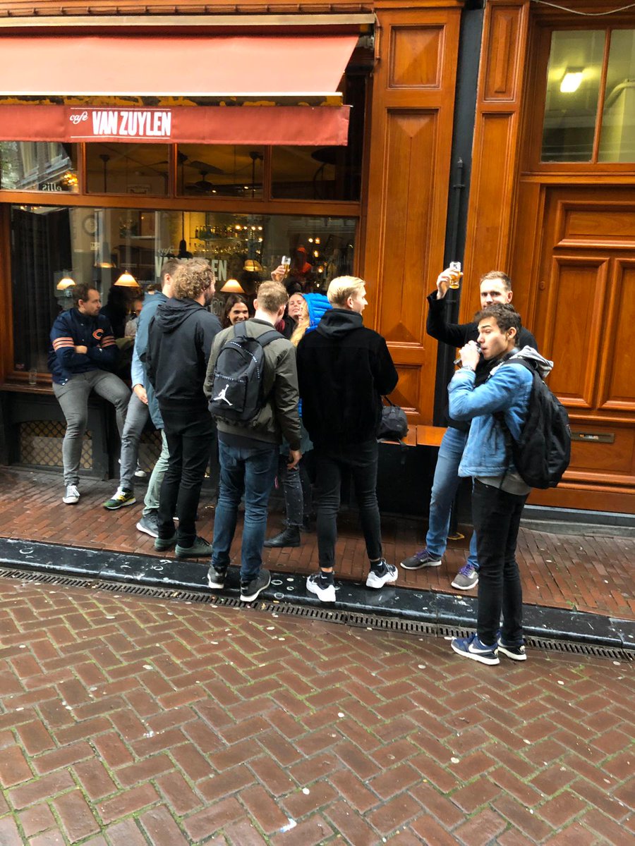 PickquickThee's tweet image. Gelukkig sta ik altijd t beste op fo-