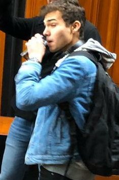 PickquickThee's tweet image. Gelukkig sta ik altijd t beste op fo-