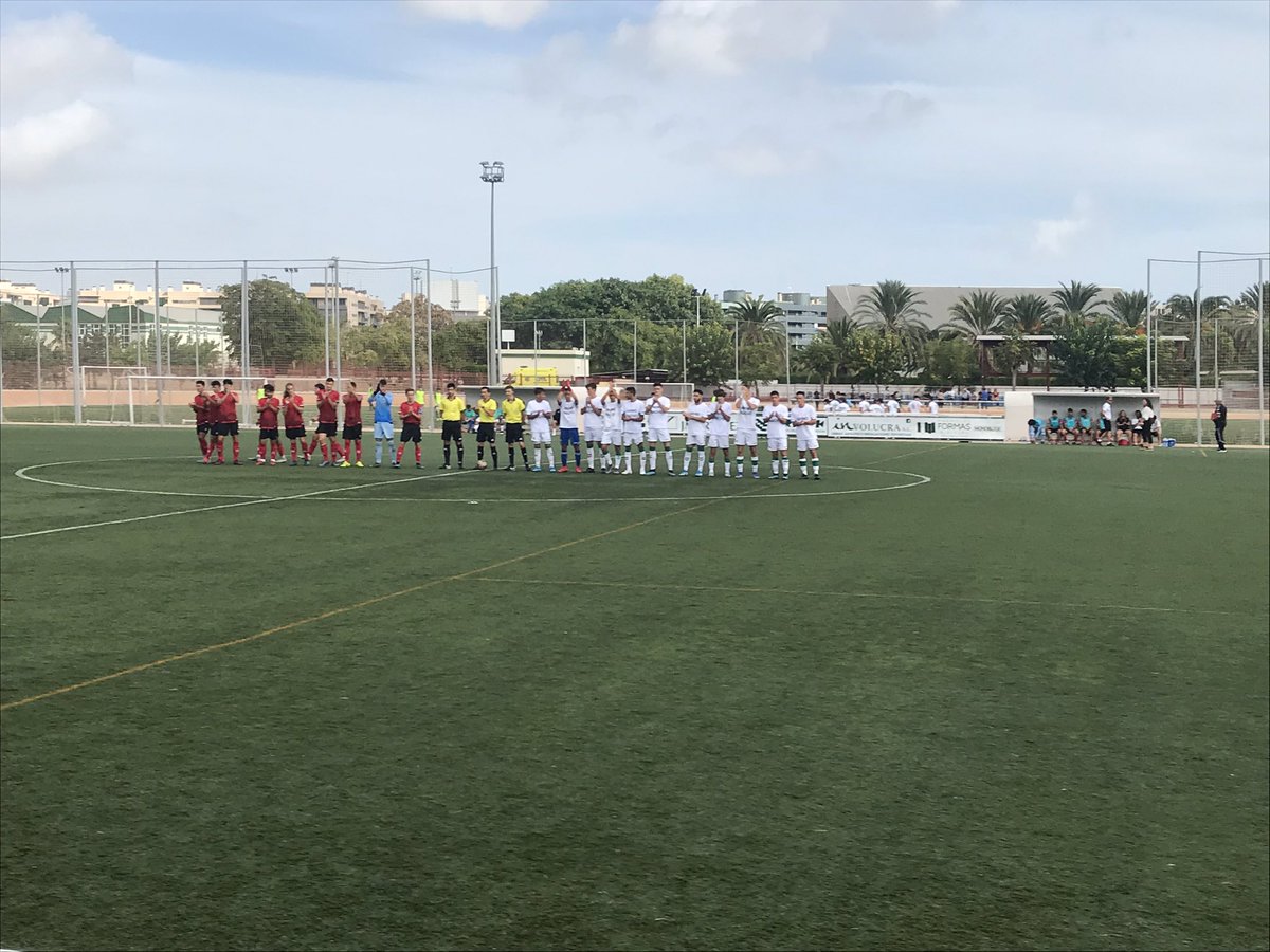 Viendo el <a href="/elchecfoficial/">🌴</a> #DivisiondeHonor contra el <a href="/alborayaud/">Alboraya UD</a> con @jose80180337 , <a href="/RafaRoldan13/">Rafa Roldan</a> , <a href="/9rodrimc1/">9rodrimc</a> y #AndresJimenez en el XI local. #CanteraRg <a href="/rgfootball_web/">ℝ𝔾𝔽𝕠𝕠𝕥𝕓𝕒𝕝𝕝</a>