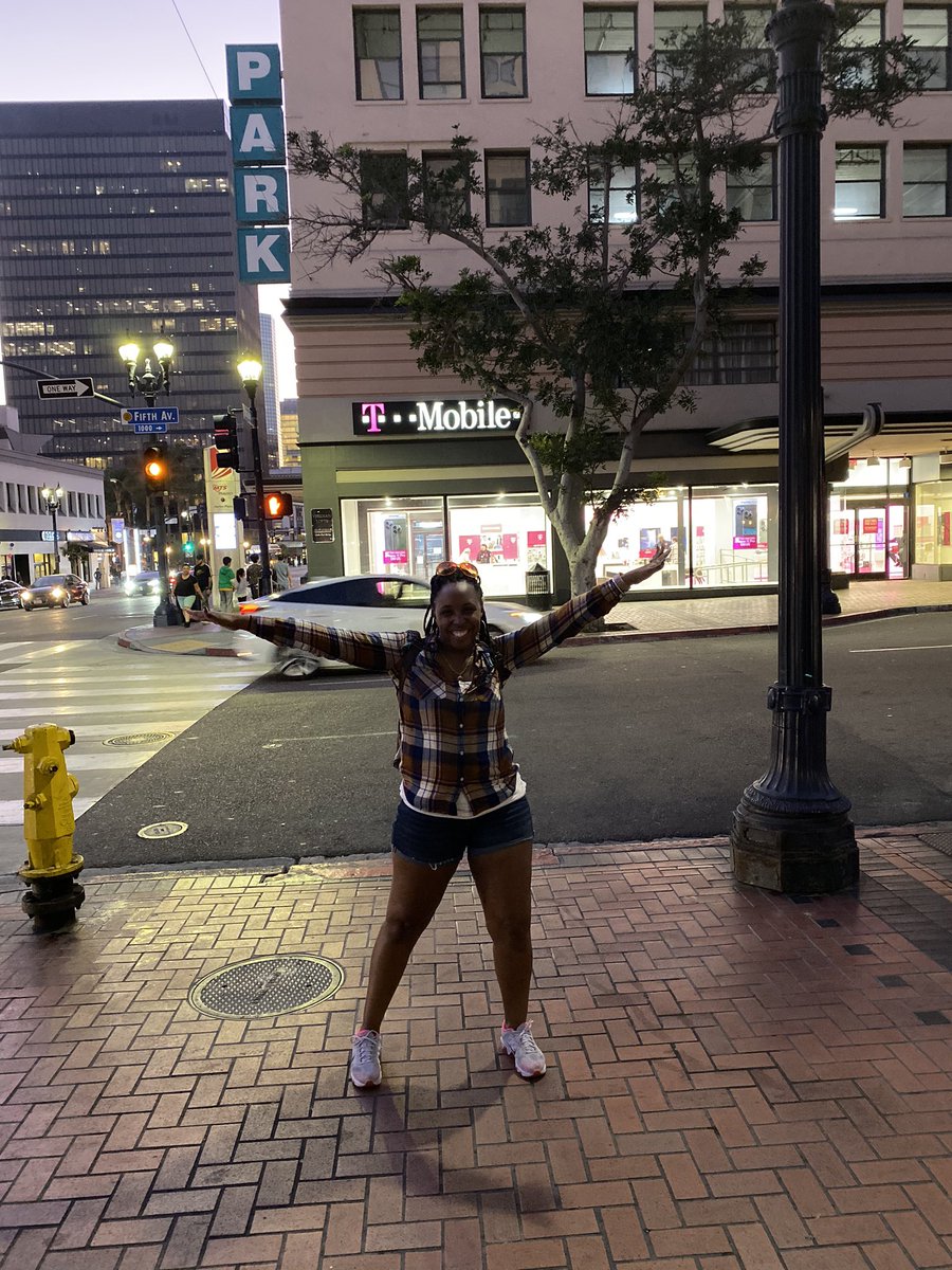 Had to take a picture in front of T-Mobile #SanDiego #mademynight #ILoveT-MobileForever #Downtown