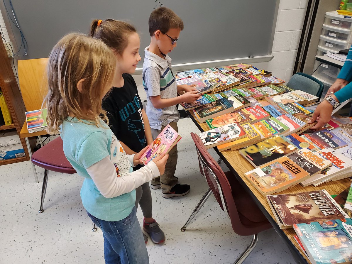 WCESReading's tweet photo. WCES Reading Department ❤s putting books in the hands of kids! Our wolves enjoyed visiting our book exchange and our hearts are full! #windingcreekes #wcesfamily #booksarefun #reading https://t.co/BbHk0mPudW