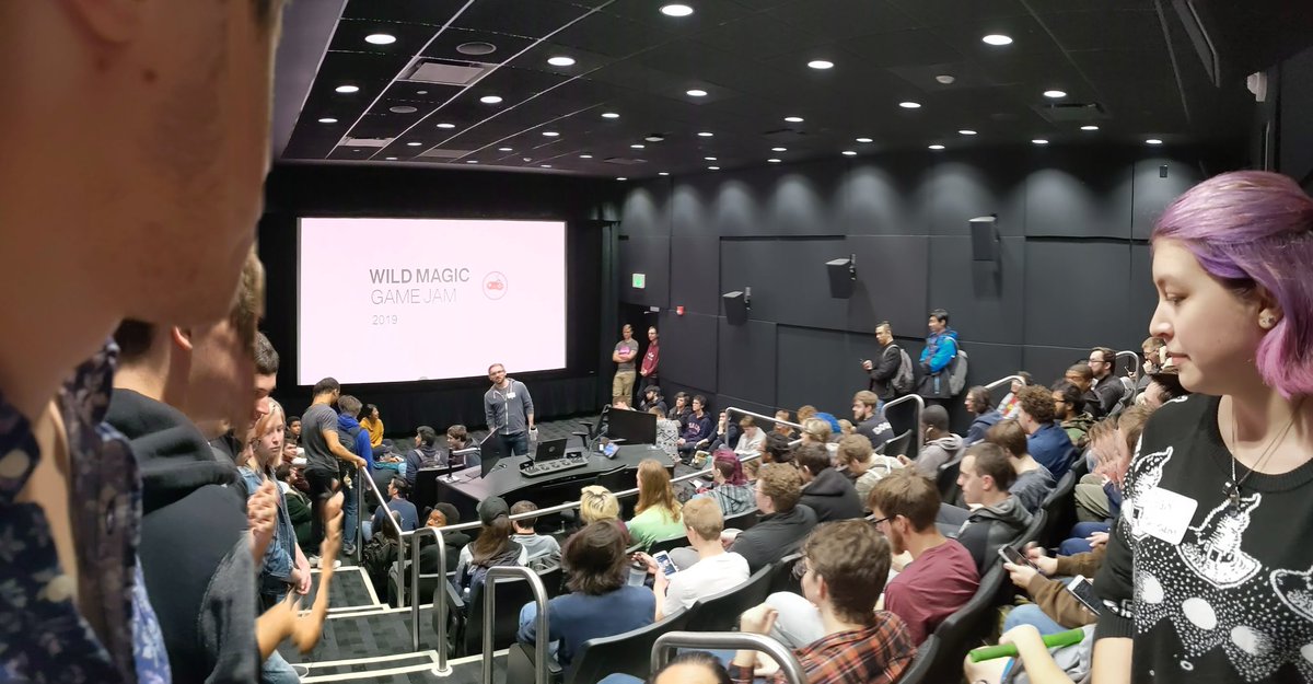 20c109's tweet image. VERY packed for @RITMAGIC's #WildMAGIC jam! 👌