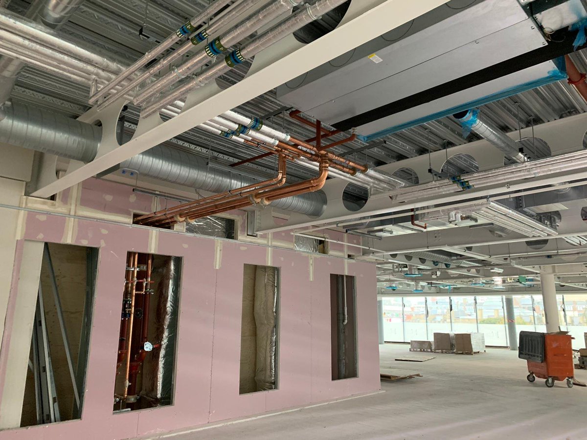 Embankmentmcr's tweet photo. The floor plates are coming along nicely! Just imagine what the view will be like out of that window😍 #100Reasons https://t.co/0qrnEZB7gM
