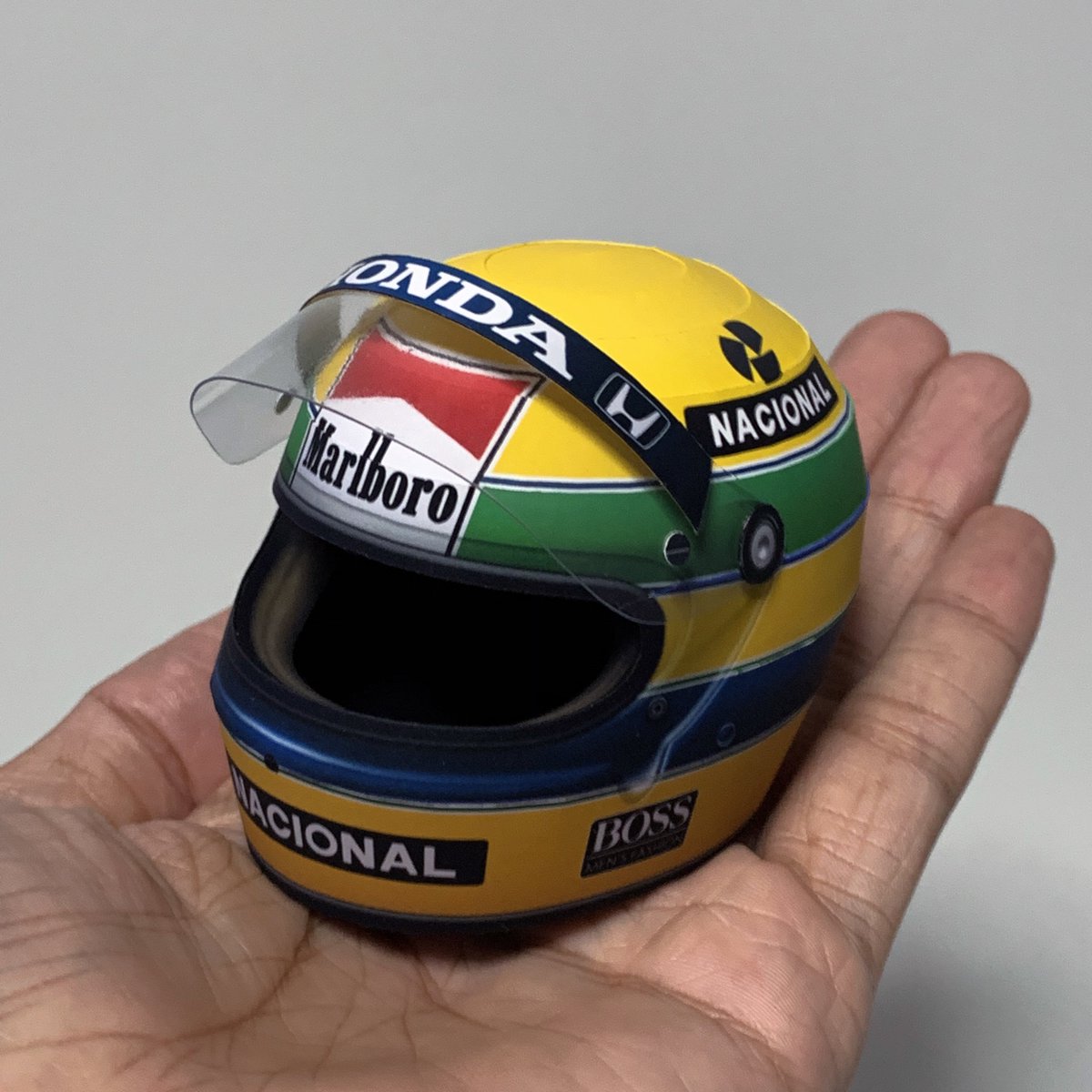 ケース付き アイルトン・セナ 陶器製ヘルメット置物 灰皿 【公式通販】