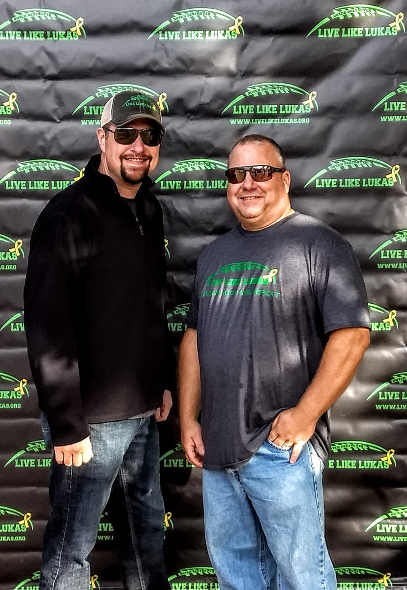 DanioConnect's tweet photo. @SaviSnapsPhotos and Carl of Epic Entertainment at @LiveLikeLukas14
#TrustedConnections
#DutchDestroyer
#HeartToHeart https://t.co/lnHzavAyF4