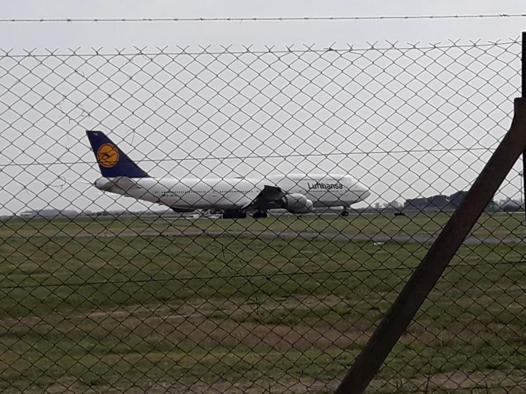 criss_fly's tweet photo. #ROS Algunas fotos de la Reina de @lufthansa en el @AIR_Rosario  😍✈️😎 ¿No entra en plataforma? 🧐 https://t.co/lK7M63nhxc