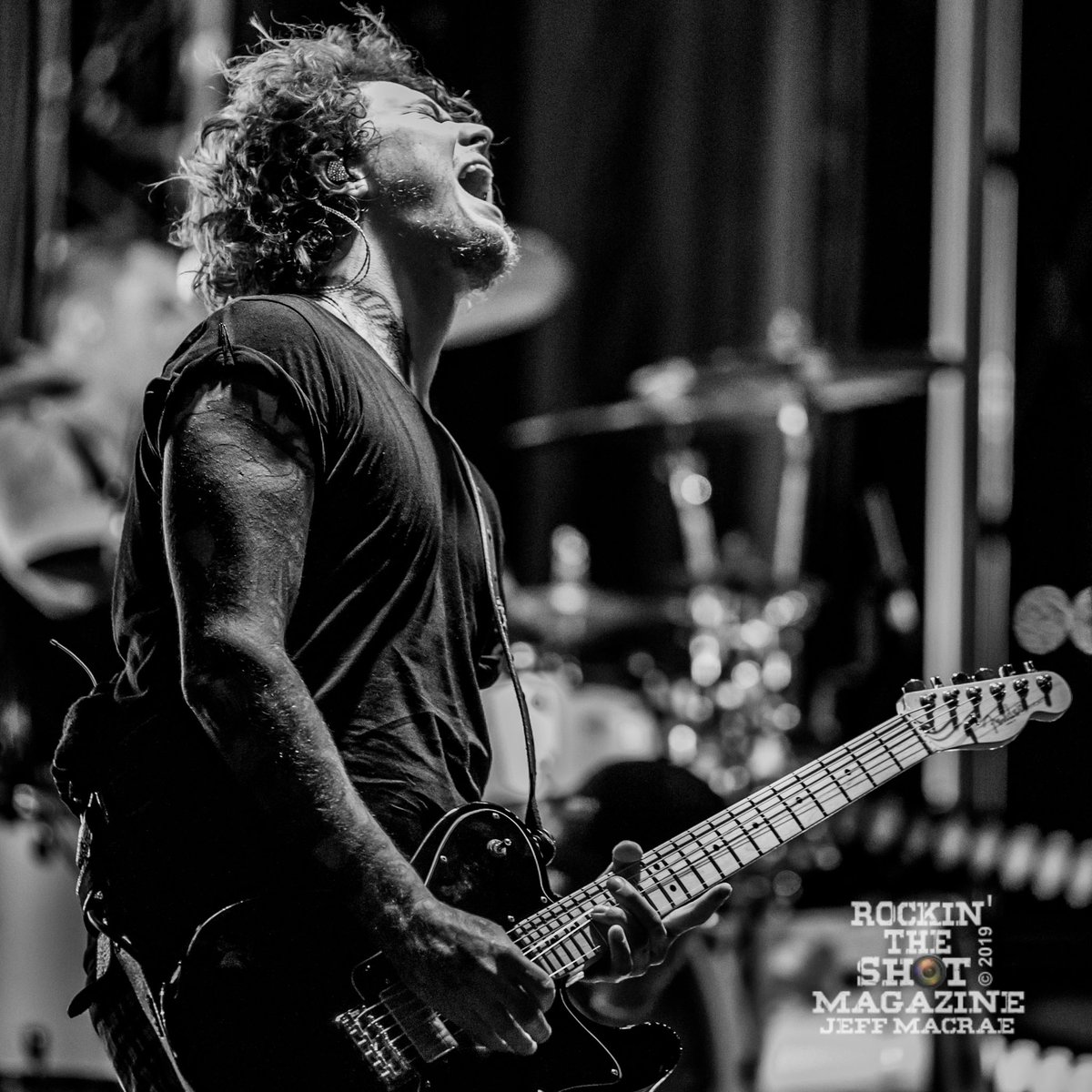 rockintheshot's tweet photo. Ben Bruce of @AAofficial this past summer at @palladiumshows @SumerianRecords @benjaminbruce #benjaminbruce #askingalexandria #guitar #heavymetal #musicphotography #concertphotography #photography #photographer #canon #rock #music #blackandwhitephotography #rockintheshotmagazine https://t.co/Ni8lSTA9Z5
