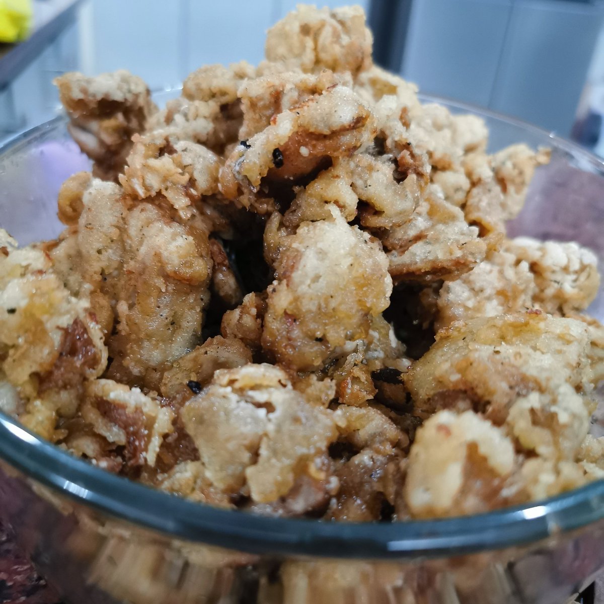 camsiedoodledoo's tweet photo. Hello sudden dinner menu plans!
Managed to pull off a last-minute Chicken Karaage, even without Sake on hand (thank you rice wine vinegar). Saturday dinner is a success!
😁🥢🐔
#CamsLittleKitchen
#CAMSAndEatWithMe
#nofilter
#crunchyaf
#UlirangKapatidAwardee2019 https://t.co/Bl3NYcDitW