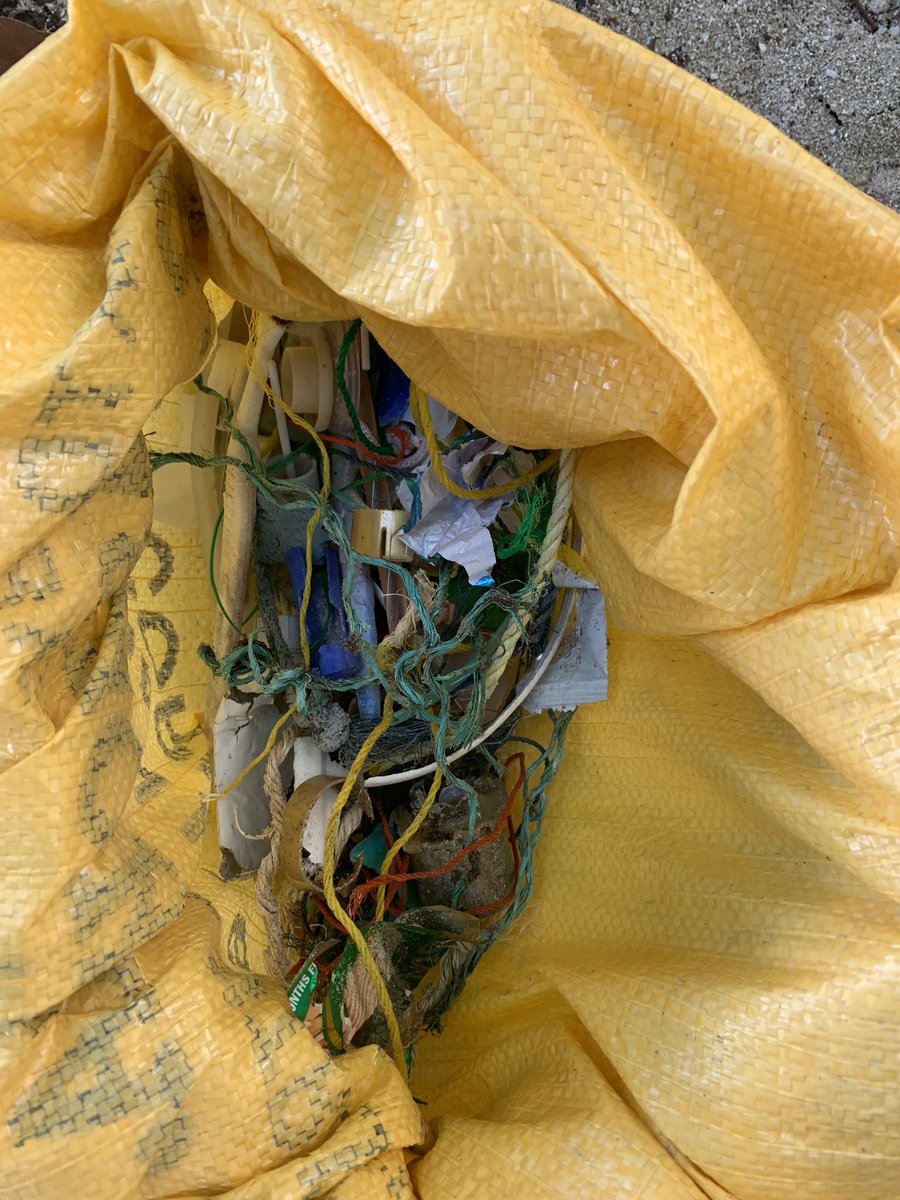 varadkrish07's tweet photo. @narendramodi In 20 mts, we collected more than 500gms of plastic rubbish like bottle caps, pens, toothpaste cramps, broken fishing nets in one of most cleanest and the best beach in Asia- The Radhanagar beach, Havelock islands. Imagine the plight of other beaches🥺🤔 @PMOIndia @narendramodi https://t.co/Dmpw7iMmBW